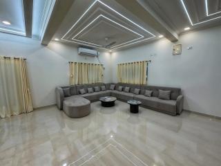 Saanvriya Farmstay 3BR Moinabad with Pool By Homeyhuts - Hyderabad - 1