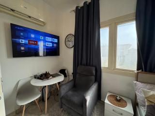 Stylish Fully Equipped Studio- HOT DEAL - Abu Dhabi - 9