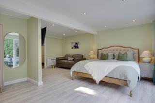 White House by the sea - Bournemouth - 1