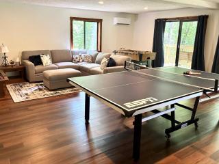 Hot Tub Luxe Retreat • Game Room • Lake • Bryce - Basye - 1