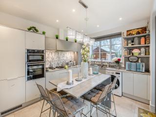 Luxury Living - Canterbury - 3