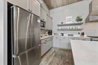 Rowdy Creek Pines Retreat & Hot Tub - 4