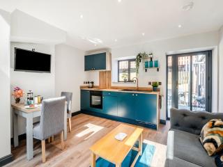 The Hive - Uk42857 - Rise - 7