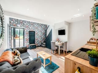 The Hive - Uk42857 - Rise - 8