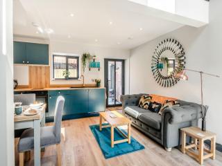 The Hive - Uk42857 - Rise - 6