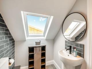 The Hive - Uk42857 - Rise - 2