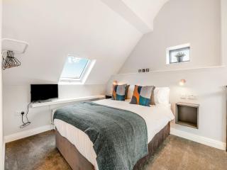 The Hive - Uk42857 - Rise - 4