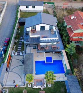 5-Bedroom Luxury Villa With Private Pool & Garden - Feyziye - 0