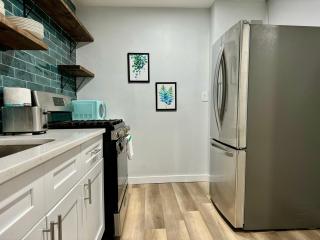 City View Newly Renovated 3 Beds w Free Parking LM909 - 1