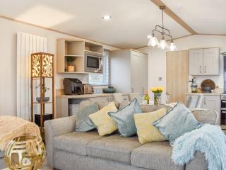 Pinecone Lodge - Sherburn - 6