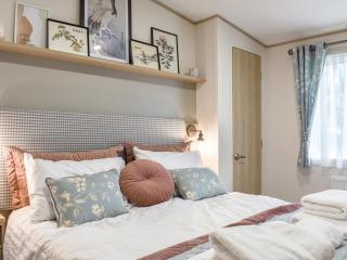 Pinecone Lodge - Sherburn - 2