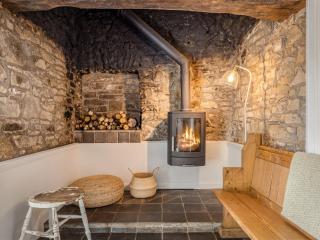 Broomhill Cottages - - 4
