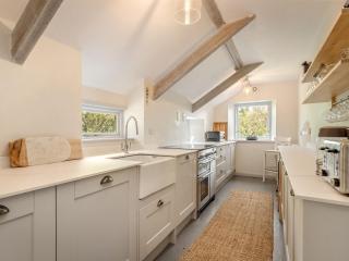 Broomhill Cottages - - 5