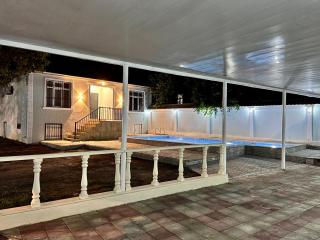 Central House with Family Friendly Pool and Mountain View - Gabala - 6