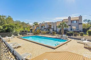 Sunny Large Two Bedroom Townhouse - Pool - 9