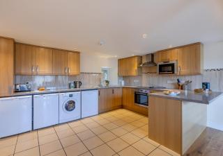 Courtyard Cottage - Burton Bradstock - 2