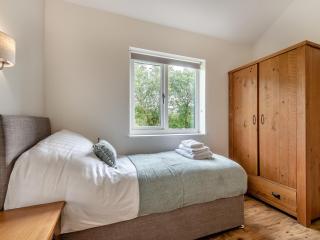 Dwrgi - Uk32923 - Cwrt-newydd - 2