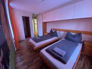 Adrenalin Backpackers Hotel - Braunwald - 3