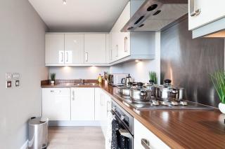 2 Bed 2 Bath in Central MK, Free Parking, Smart TV - Milton Keynes - 9
