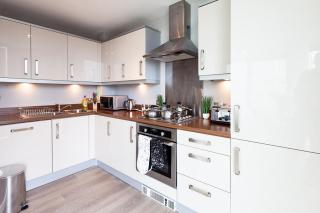 2 Bed 2 Bath in Central MK, Free Parking, Smart TV - Milton Keynes - 1