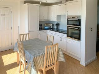Flat 18 Pochin House - St Austell - 4