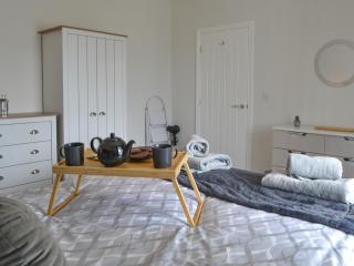 The Bungalow - Snitter - 1