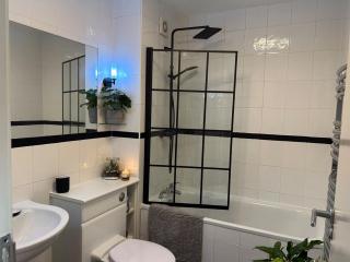 Cousy flat with small garden in fantastic location - 6