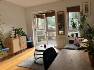 Cousy flat with small garden in fantastic location - 1