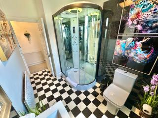 Modern Three Bedroom Gem Near Beach - Sleeps 6 - Steam Shower Cabin - Fast WiFi - Garden - Bournemouth - 7
