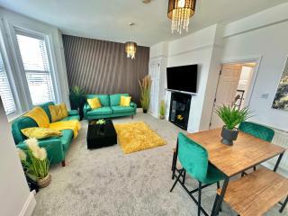 Modern Three Bedroom Gem Near Beach - Sleeps 6 - Steam Shower Cabin - Fast WiFi - Garden - Bournemouth - 5
