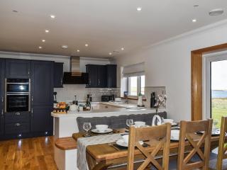 Ryka Lodge - Back - 6