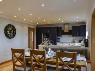 Ryka Lodge - Back - 4