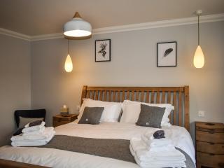 Ryka Lodge - Back - 1