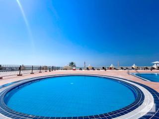 1BR Getaway in RAK l Balcony , Pool and Gym Access - Ra’s al-Chaima - 6