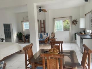 Captain All's BED AND BREAKFAST - - 6