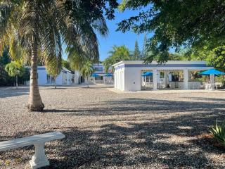Captain All's BED AND BREAKFAST - - 3