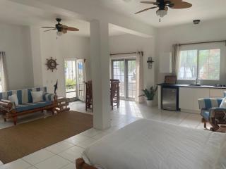 Captain All's BED AND BREAKFAST - - 2