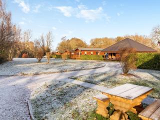 Grebe Lodge Lodge 6 - Stratton Strawless - 2