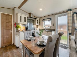 Rock On Tommy - Uk48107 - Sewerby - 2
