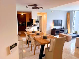 Modern Condo with Bayfront Balcony in Prime Location - 3