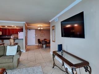 Sabine Yacht & Racquet #8D - 1