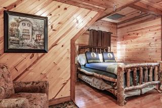 Summer Getaway w Grill Hot Tub & Resort Pool - Pigeon Forge - 9