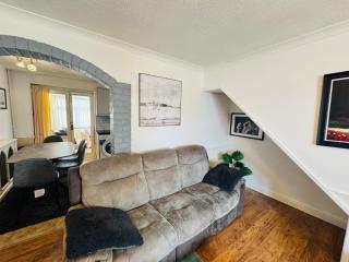 Luxe 2 Bedroom House Derby City - Derby - 2