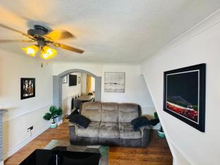 Luxe 2 Bedroom House Derby City - Derby - 1