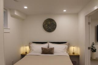 Queen Bed Suite-Private Entrance - Barrie - 0