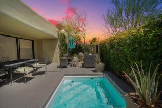 Serene Haven with Private Dipping Pool Walk to Town - Palm Desert - 8
