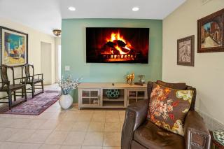 Serene Haven with Private Dipping Pool Walk to Town - Palm Desert - 4
