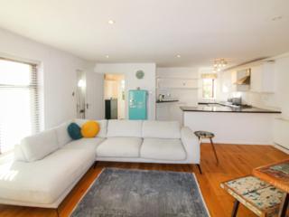 Curiosity Cottage - 8