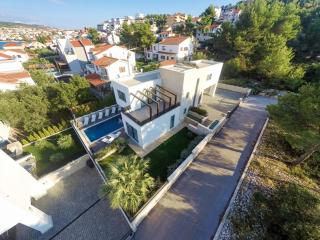 Seaside luxury villa with a swimming pool Cove Duga, Ciovo - 24268 - Trogir - 9