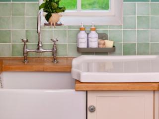 Snowdrop Cottage - - 4